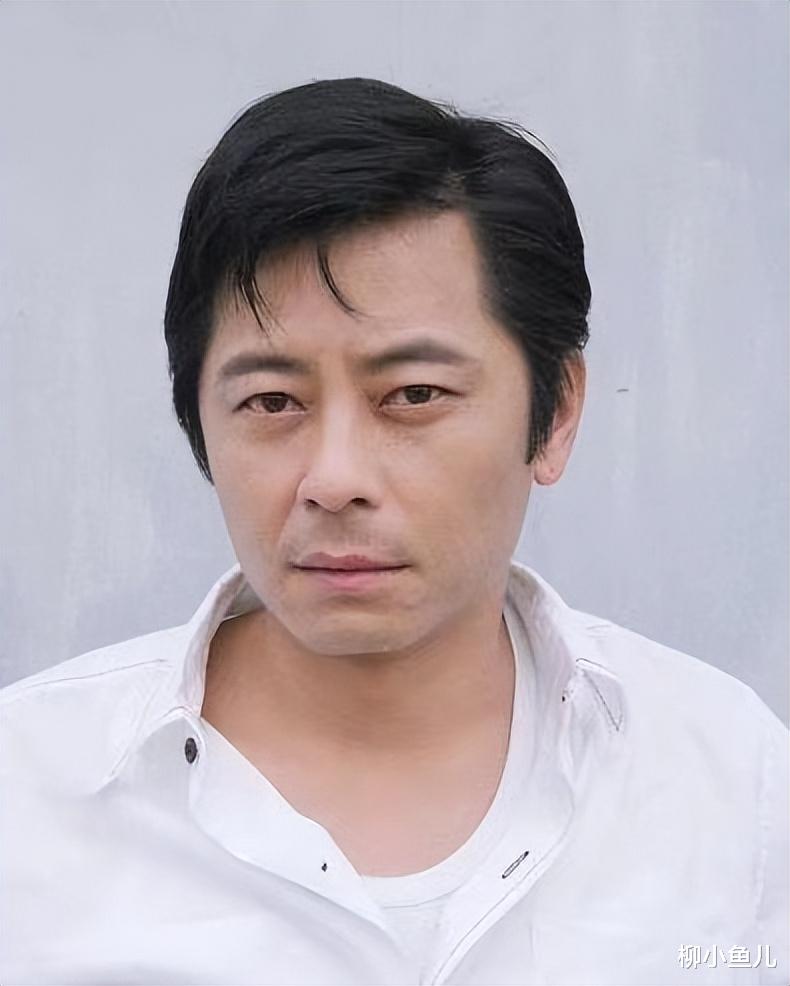 恶人终有恶报！当年毒害王杰的人，如今生活艰难沦落在工地搬砖