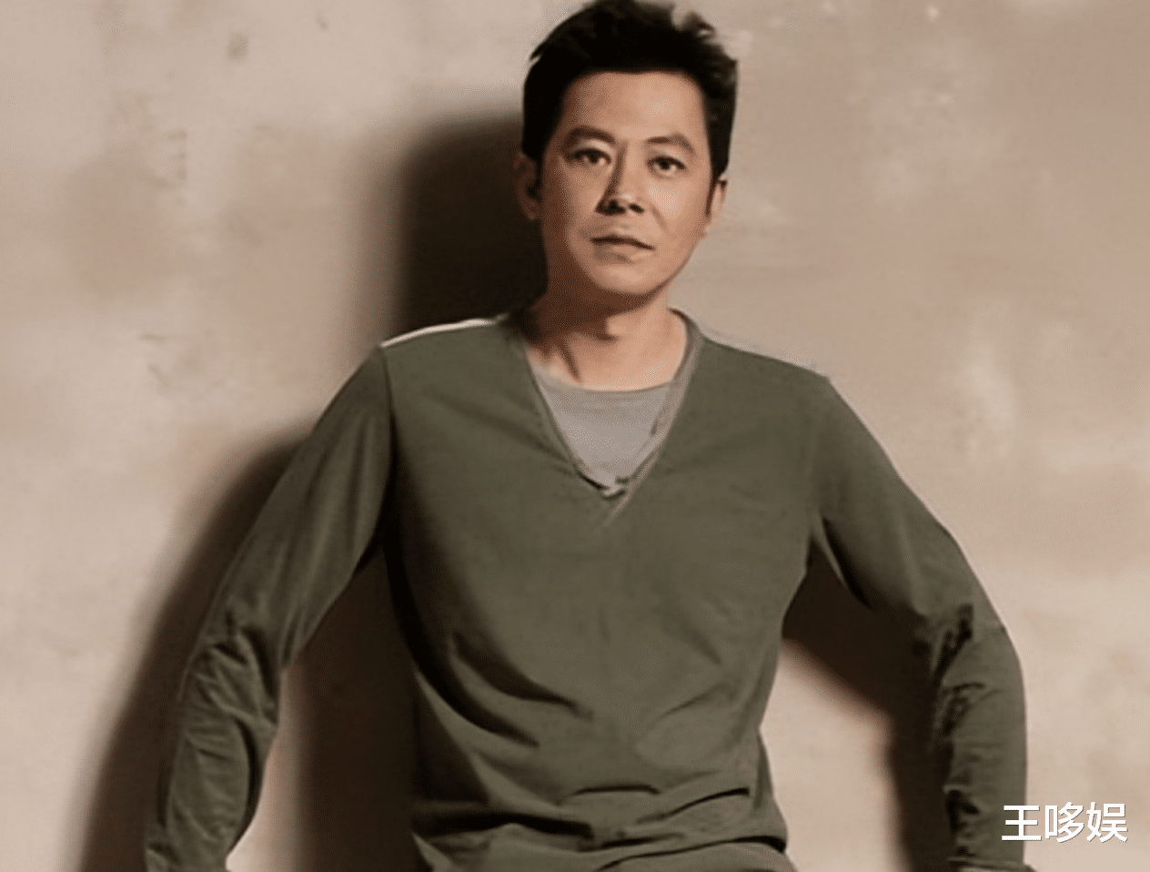 58岁演员三代定居美国,高调炫耀奢华生活,细节被扒后网友沉默了