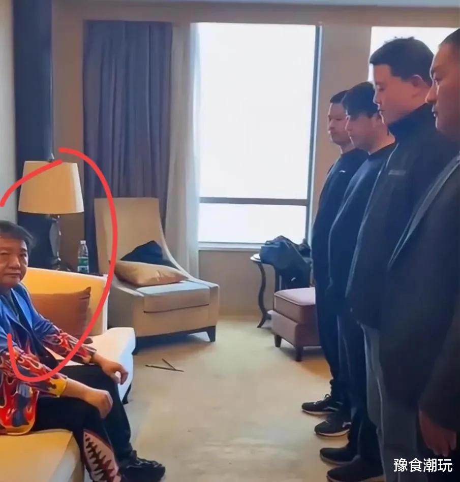 大张伟|杨臣刚近况!身材发福,眼神呆滞,狂收4个徒弟,精神状态引热议