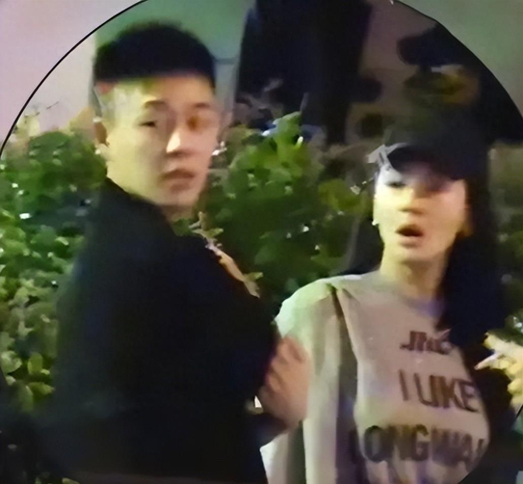 真会玩，36岁张雨绮又交往小鲜肉！男方在车内换衣不避讳