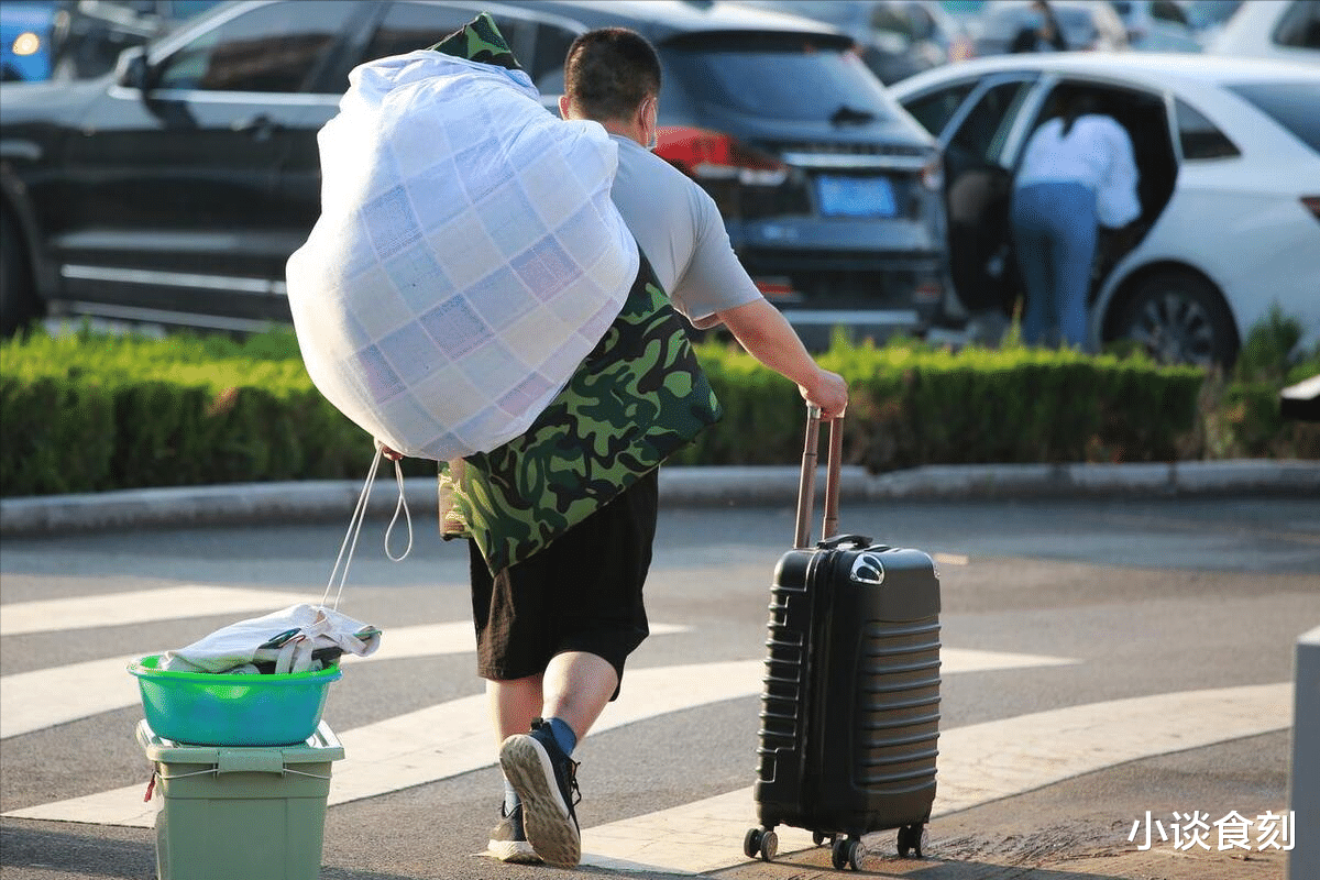 猪蹄|江西男子晒高考前后伙食,4菜变2菜,猪蹄没了,妈妈:爱吃不吃