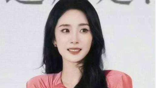 杨幂紧急复工！双腿伤痕惹人关注