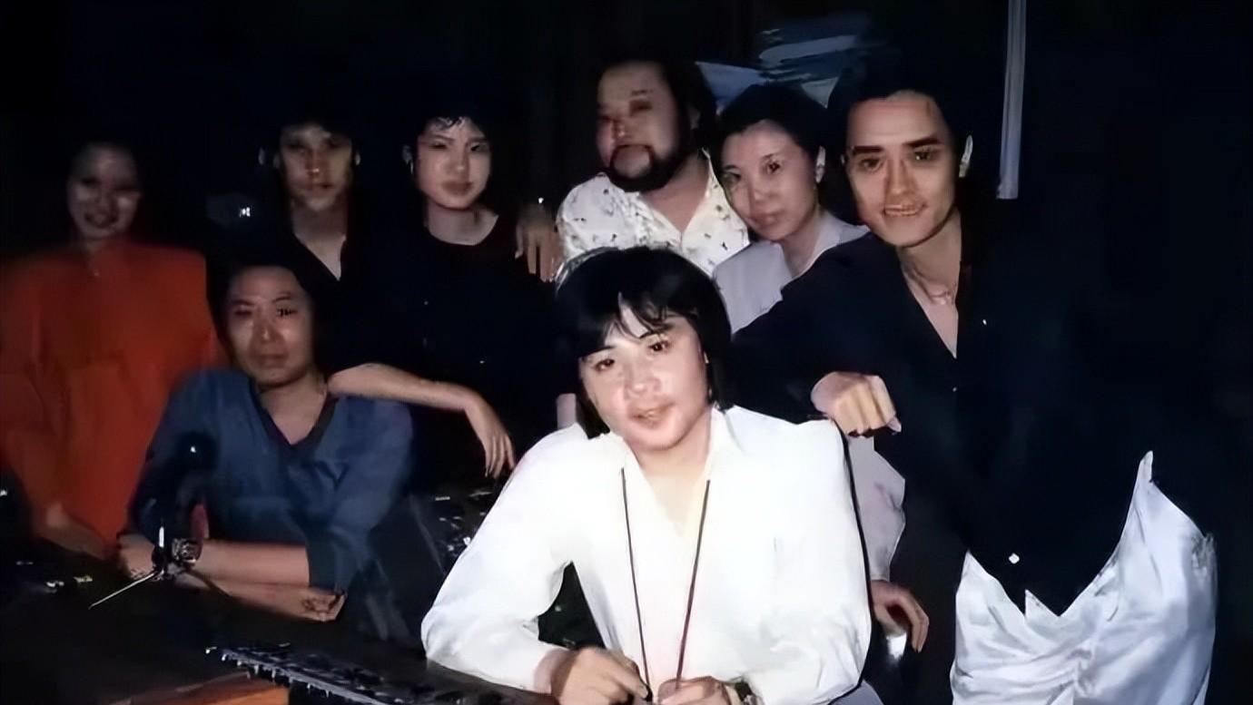 曾红过毛宁，却在梅艳芳出殡之日去世，内地第一男歌手为何如此？