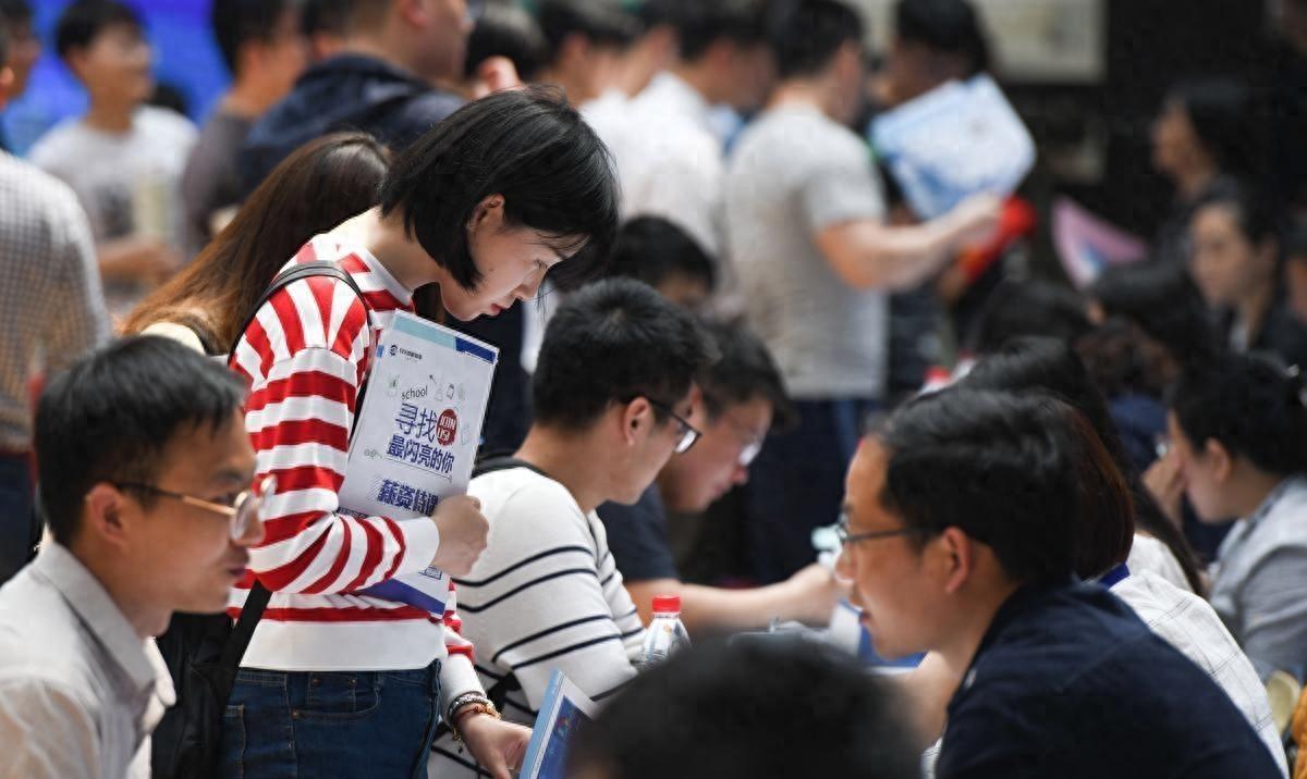 “铁饭碗”前5强揭晓!医生竟未上榜,第一名居然是它?