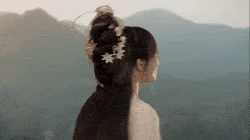 赵露思新剧地狱式开局!头次见一个饼烂到,还没拍就撕到导演的销号