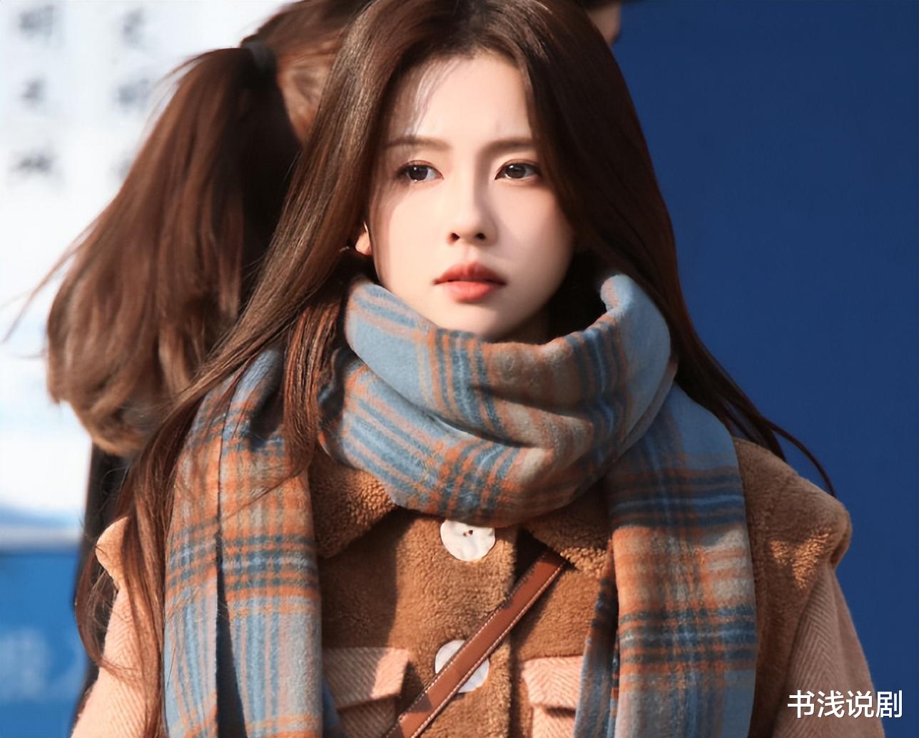 说川普的霸总，戴塑料耳环的校花，《以爱为营》“土”出新高度了