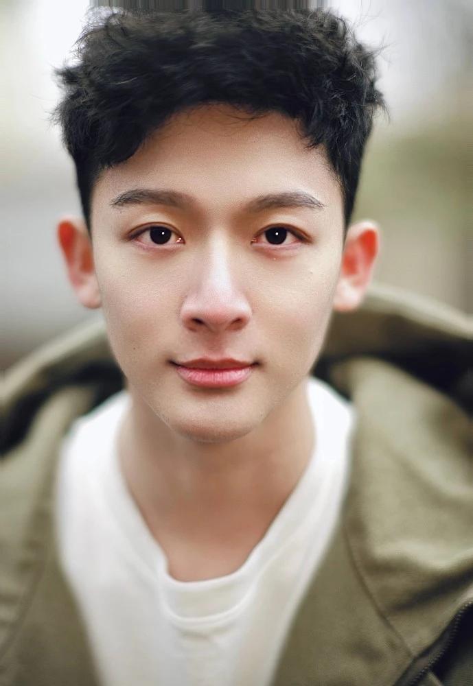 事实证明,29岁的张晚意,已在“非著名”演员的路上,越走越远