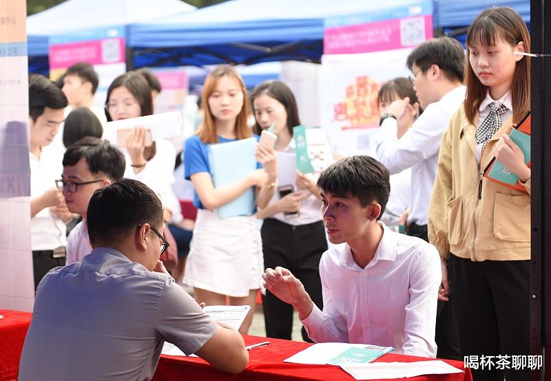 2023年就业形势严峻，应届毕业生出路何在？