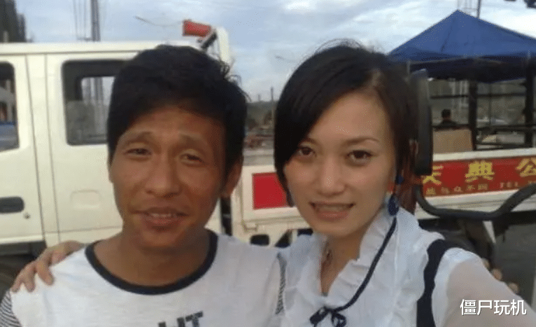 宋小宝成名后抛弃发妻,迎娶“天仙”女粉丝,生下龙凤胎,如今过得怎么样