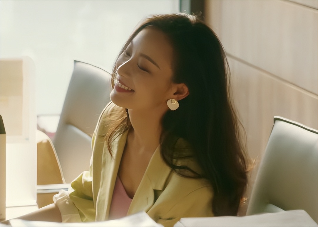 当36岁刘亦菲和35岁倪妮站在一起，我才明白什么叫气质和骨相