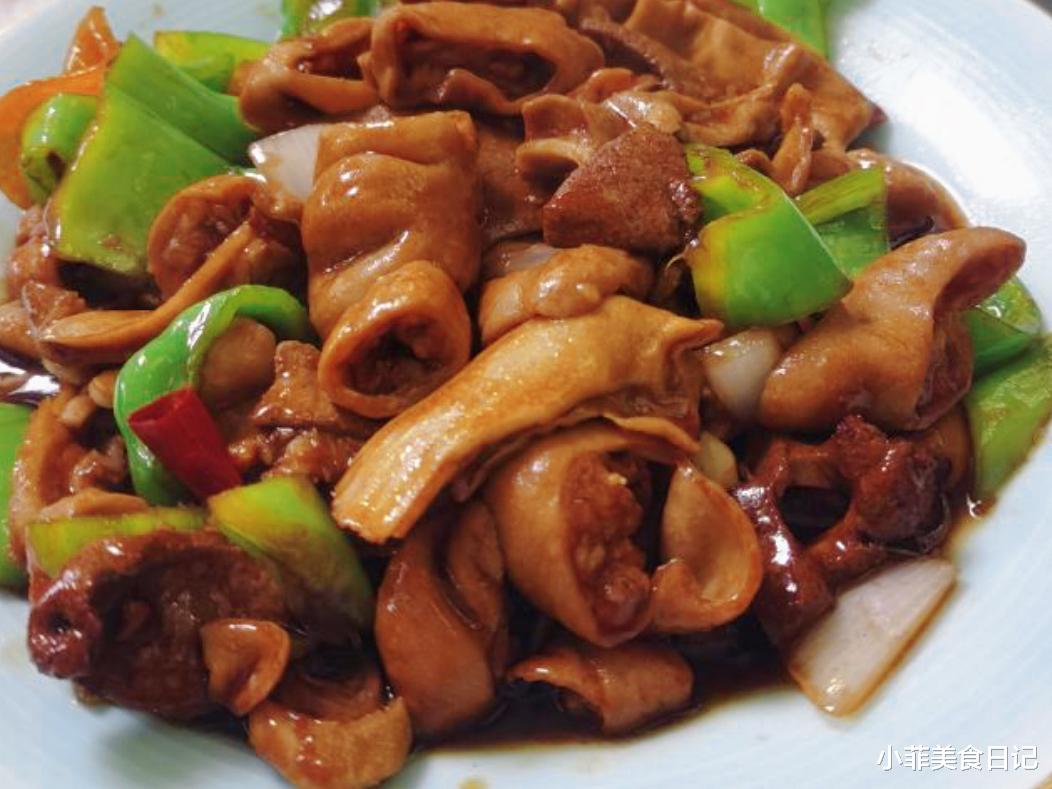 |东北大汉请南方朋友下馆子，点了5荤1素6道菜，网友：这规格真高