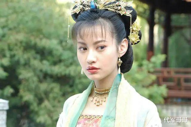 杨雪，终于为自己的“整容”付出了代价