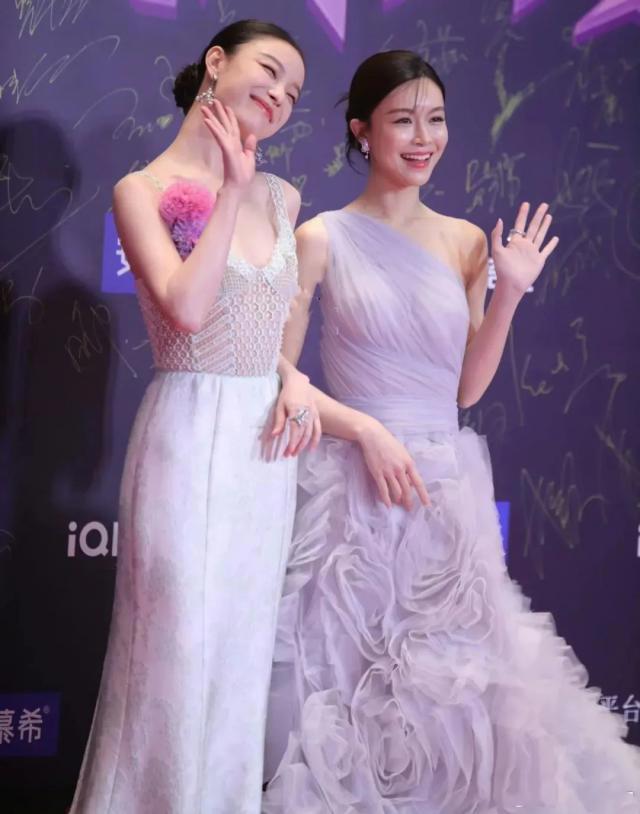 年末红毯大比拼：女星们为争咖位火力全开