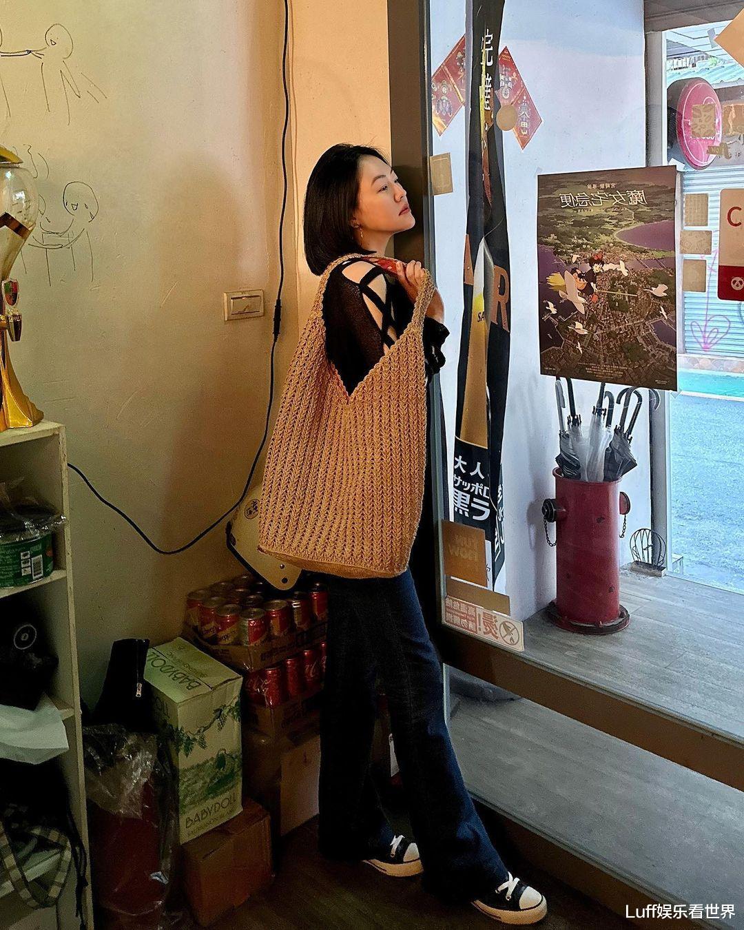 小S|小S自曝东京街头丑照，引粉丝关切15年布包终于丢了