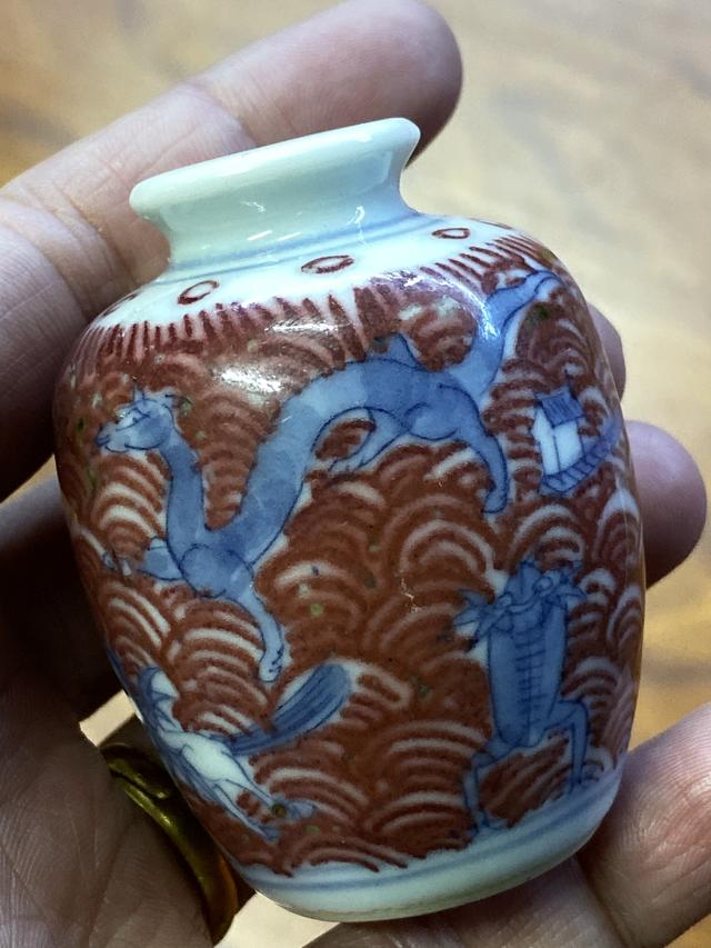 鼻烟壶|瓷器鉴赏①清代海八怪纹饰鼻烟壶