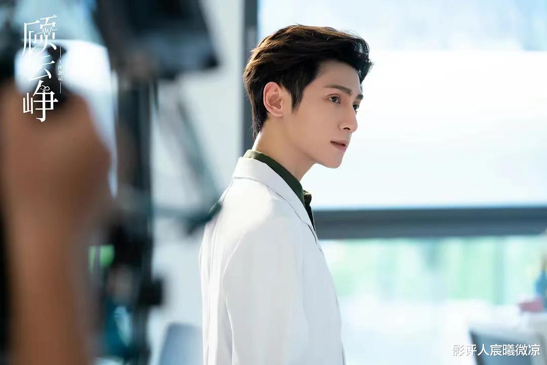 同样是“穿西服”，龚俊、罗云熙对比，差距一目了然