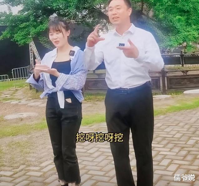 滤镜|挖呀挖黄老师现身线下活动，颜值暴跌判若两人，粉丝脱粉回踩喊退钱