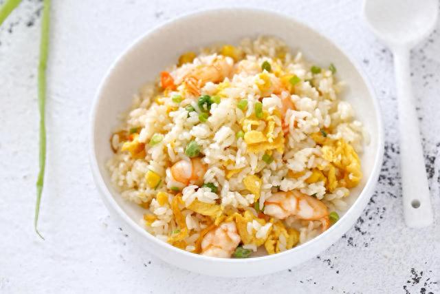 减肥不能碰“瓜子”？坦白说：不想腰上长肉，4种主食趁早要忌口