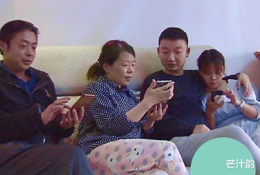 相由心生！杜新枝无锡之行后开播带货状态好，与许妈气质对比明显