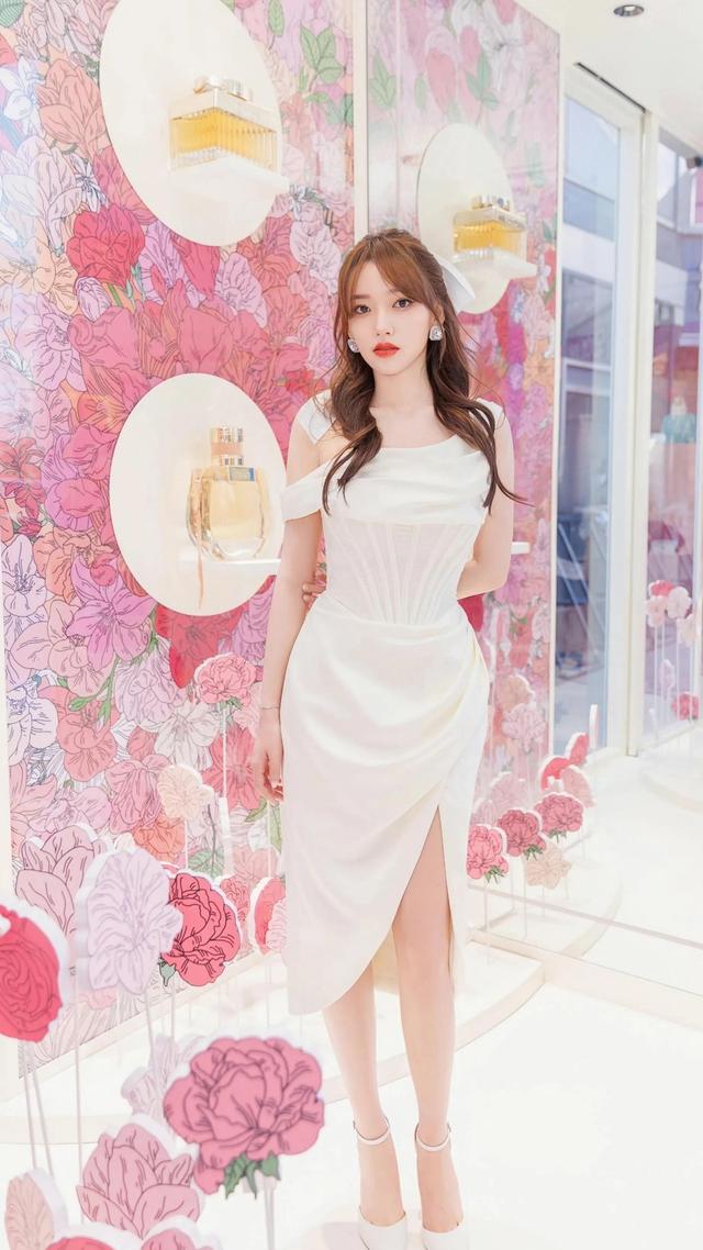 破产|百变女王程潇,再这样失眠下去,我就搬到月亮那住