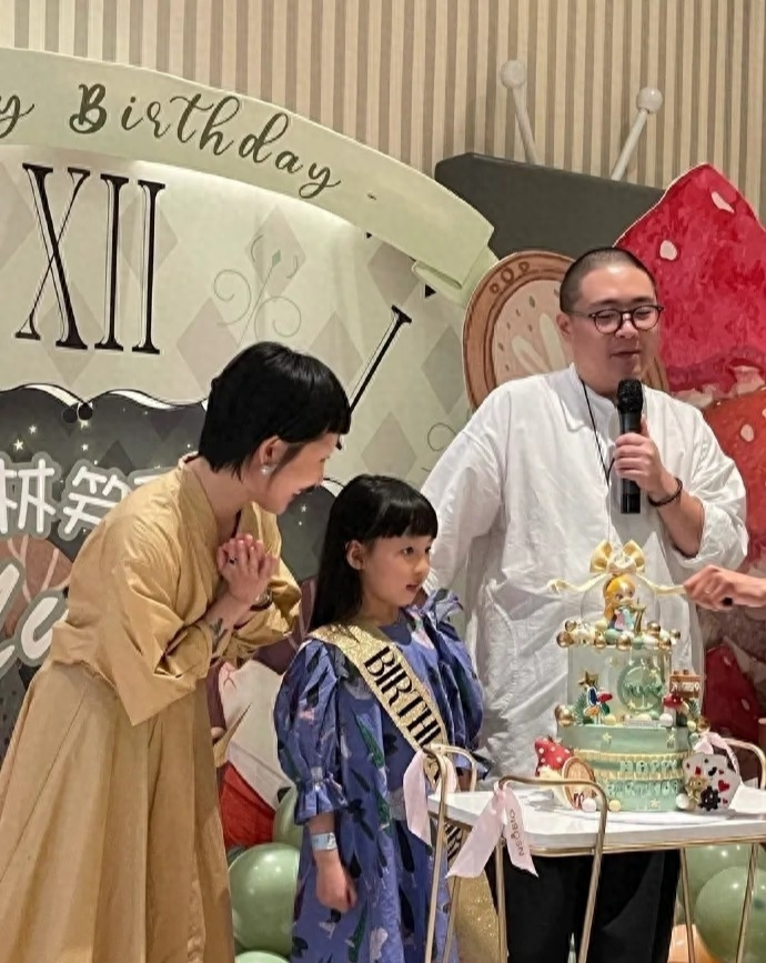 郝邵文老婆身份被扒！离异还带有8岁的女儿，长得漂亮还特别温柔