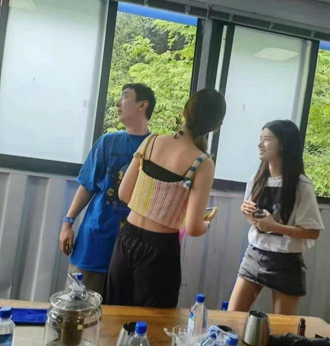 王思聪当爸啦?新女友曝光?脸部轮廓精致,一副迷人的小天使面容