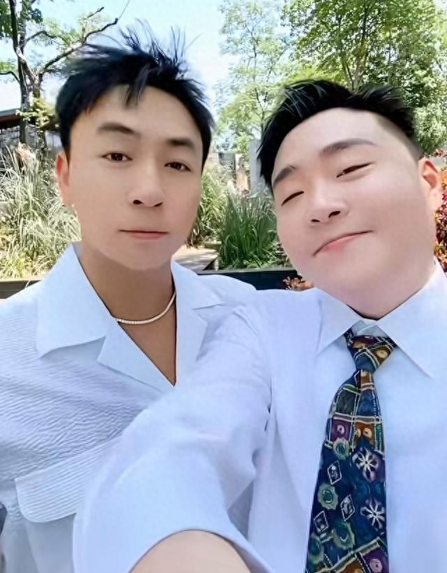 郝邵文老婆身份被扒！离异还带有8岁的女儿，长得漂亮还特别温柔