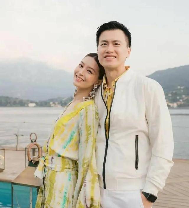 34岁文咏珊婚变再起波澜,疑和老公当街吵架,生图状态引争议