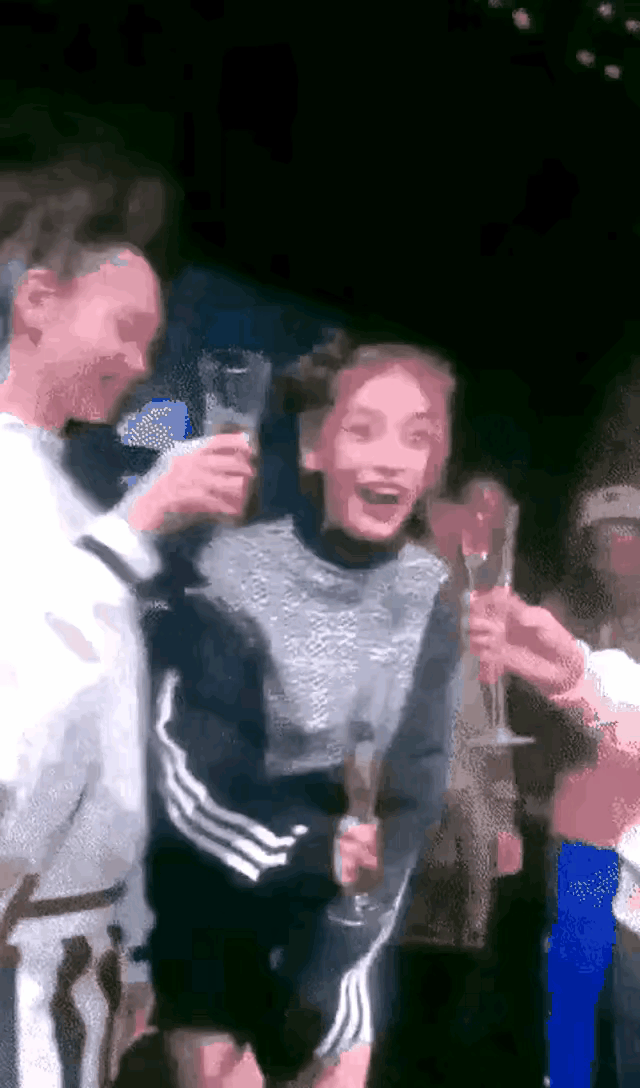 反转了?疯马秀主办方和博主出面否认杨颖去观看,网友晒证据回击