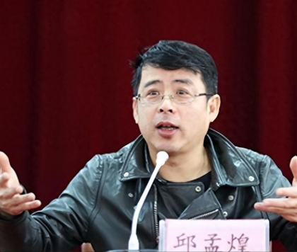 曾经要求中国人向世界道歉,被央视开除的阿丘,如今的现状是咎由自取