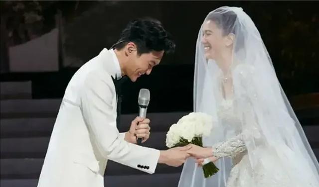 张智霖|世上渣男千千万,最怕张智霖这种,22年婚姻袁咏仪的心酸谁懂?