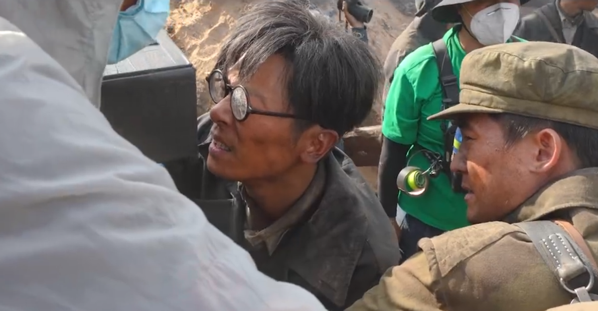 《志愿军》:唐国强老了,吴京肿了,我却被35岁朱一龙惊艳了