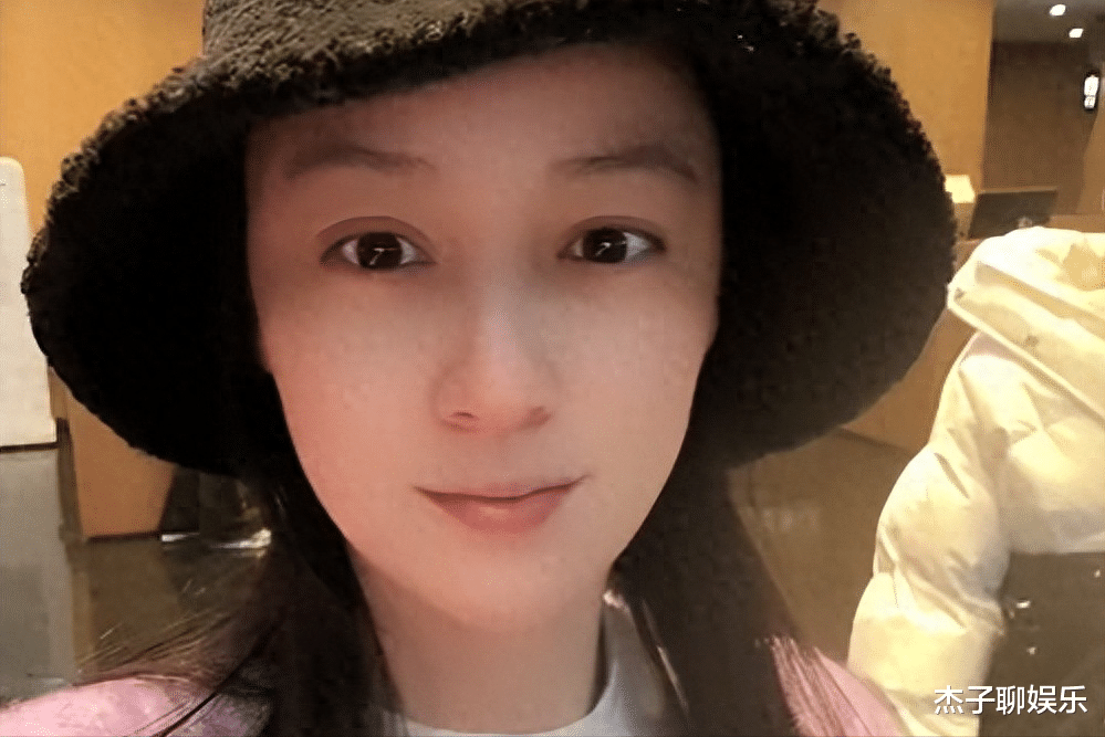 40岁唐艺迎第二春?男方疑傍一大哥,二人互动多年,徒弟称其师公