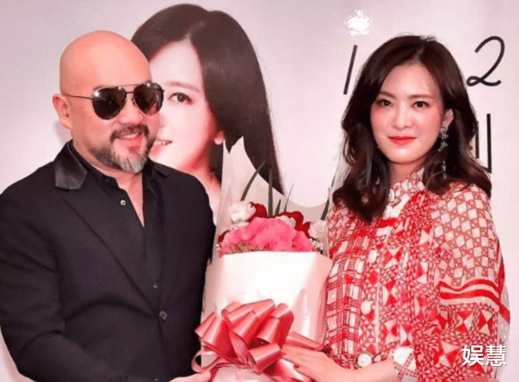 刘真去世三年，丈夫辛龙不想再触景伤情，搬离昔日爱巢潜心修佛