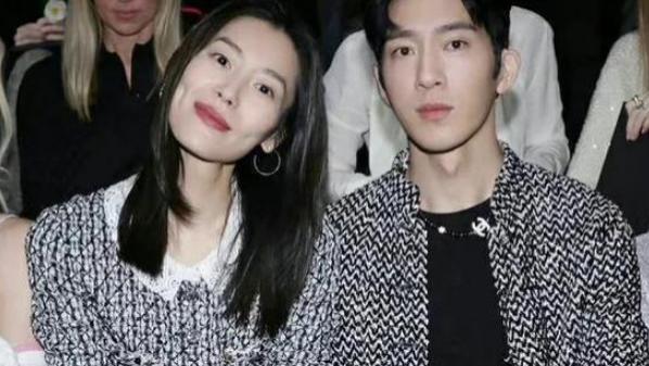 井柏然刘雯日本享二人世界，感情稳定疑同居，婚房曝光全屋水泥墙