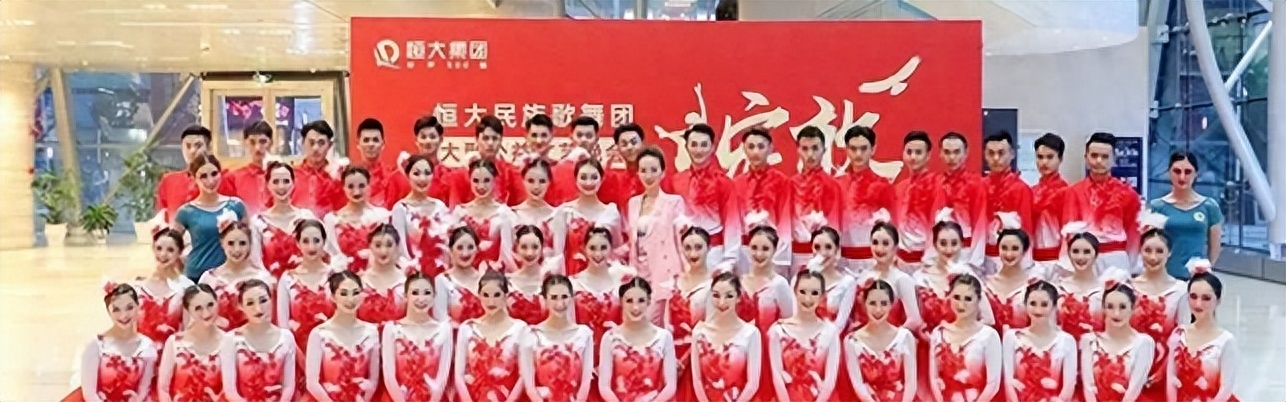 “恒大舞王”白珊珊，许家印眼中的貂蝉，却被曹德旺一句话戳穿