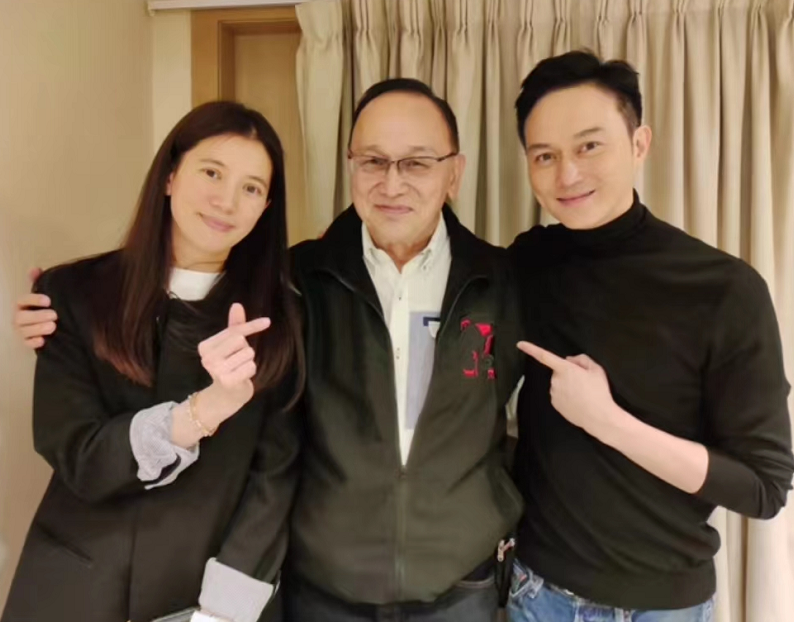 张智霖73岁舅舅官宣离婚，加拿大妻子分七成房产，结婚32年无子嗣