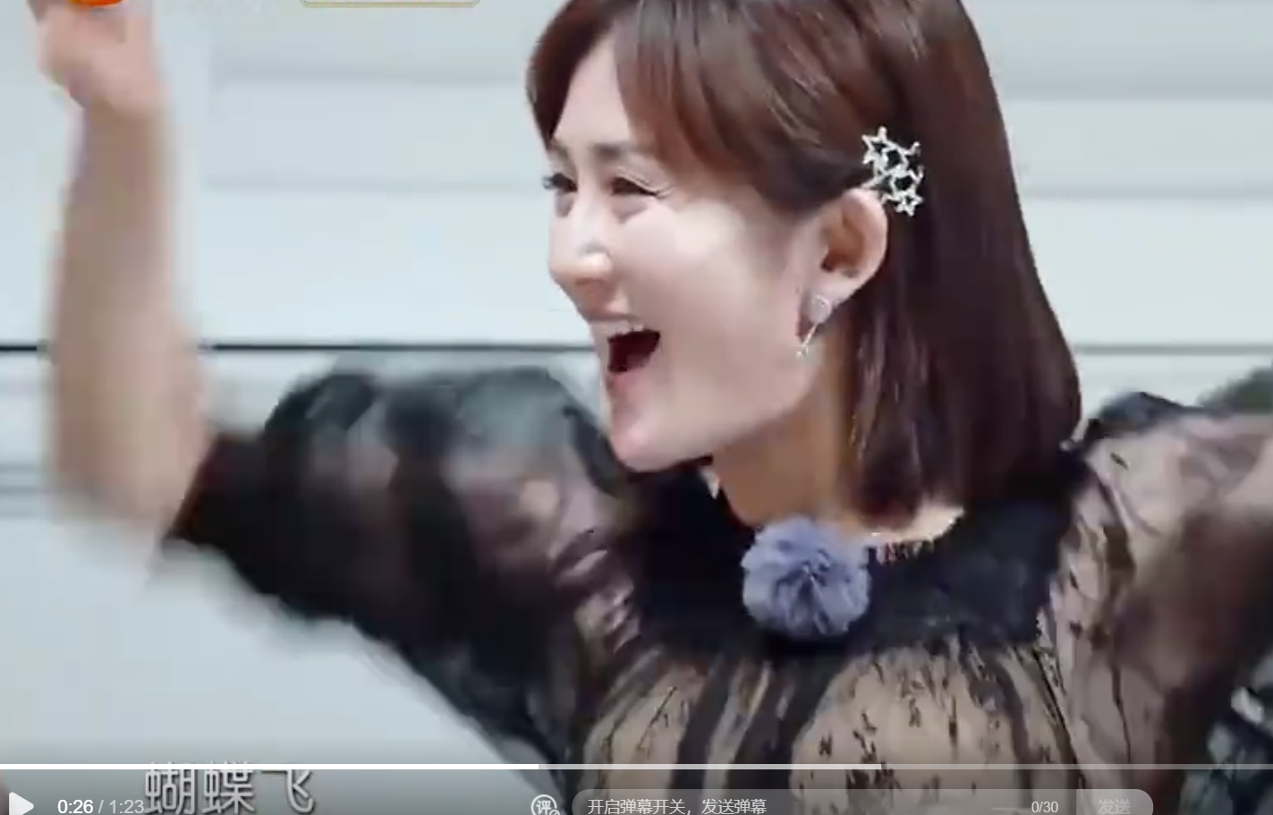 谢娜|谢娜瘦20斤录节目又稳又飒,保温杯不离手,曾说在家比做节目累!