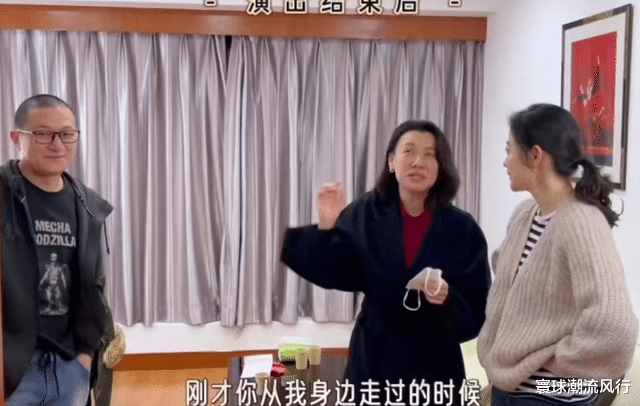 “德华”刘琳去看嫂子啦!穿红衬衫比梅婷美,吃猪大肠饺子快崩溃