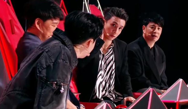 |好声音椅子空转，潘玮柏拒绝发声，成年人的算计精准到了每一步