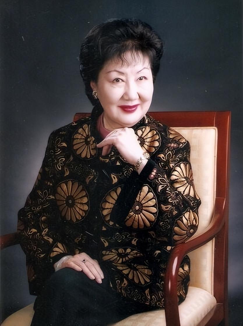 著名演员卢桂兰:前夫悲情离世,再婚带儿子嫁给知名特型演员 - 娱乐