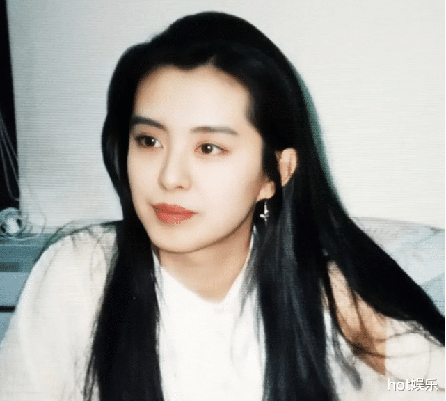 王祖贤福建再被偶遇,全程9站,住900一晚宾馆,退圈生活依旧奢侈