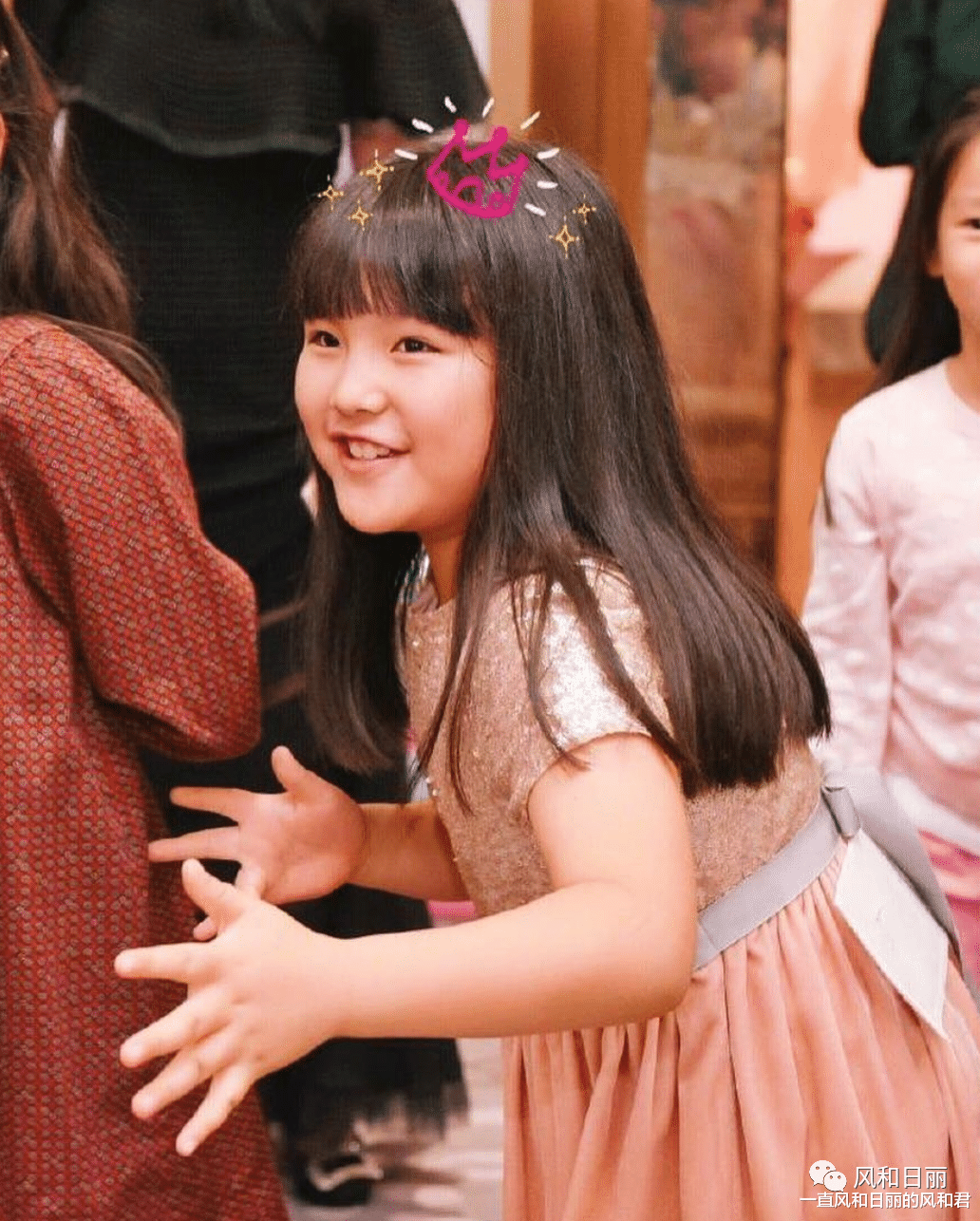 何炅|49岁何炅与13岁王诗龄久违同框,可惜《快本》和《爸爸去哪儿》都没了