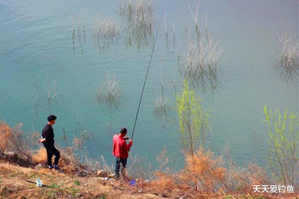 冬季野钓,大鲫鱼最多的5种窝点,遇上了千万别错过