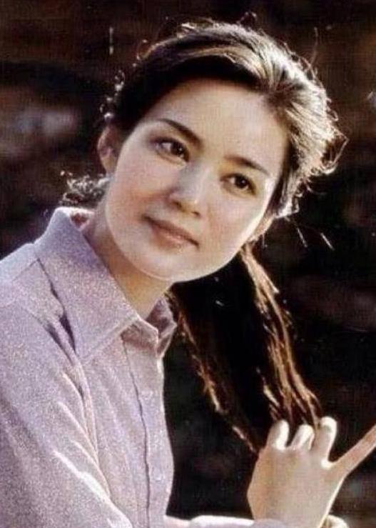 年轻时温柔,到中年却越长越凶,这6位明星天生一副不好惹的脸