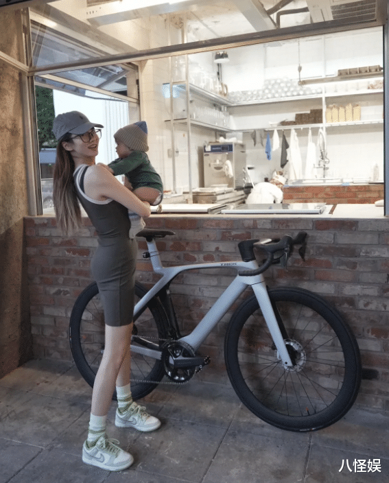 程晓玥晒婚后生活，赞富二代老公比她优秀，婆婆亲自给送饭超幸福