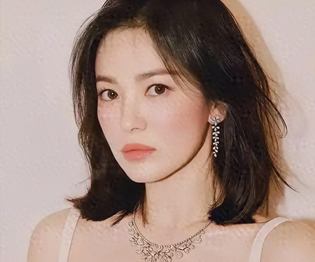 韩国顶流宋慧乔：表面光鲜亮丽，背地里却是受尽了韩国财阀的“玩弄”