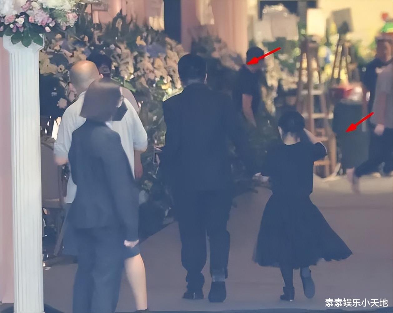 蔡天凤葬礼拒收前夫一家人的花圈,方媛在送别现场哭成泪人