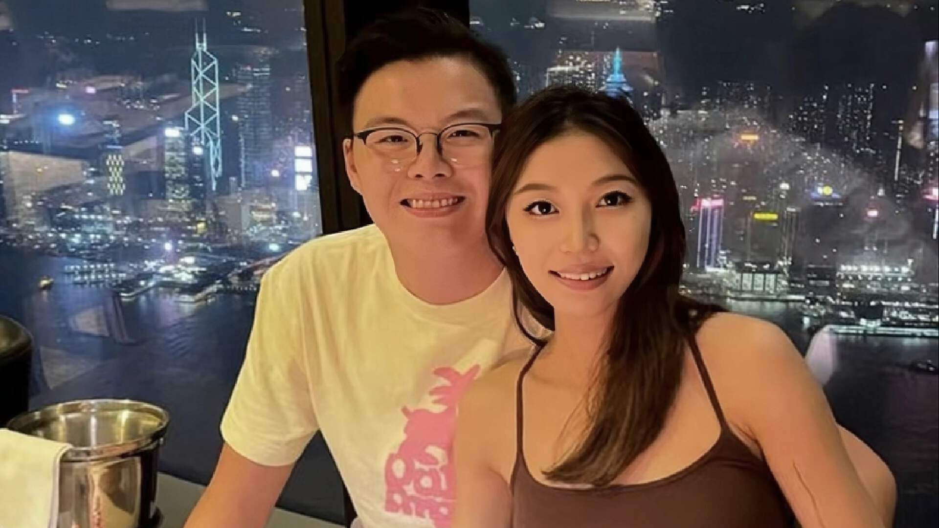 恭喜！24岁香港知名星二代公开恋情，身高1.91米被封“泳坛飞鱼”