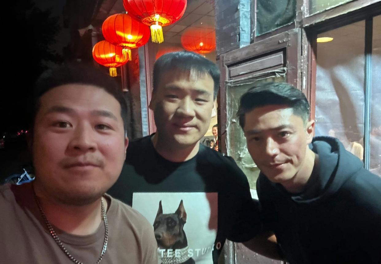 霍建华|霍建华抵达北京!或为新戏做准备,43岁怼脸拍状态好真实